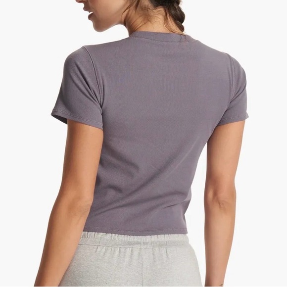 Vuori Pose Top - Picture 2 of 6